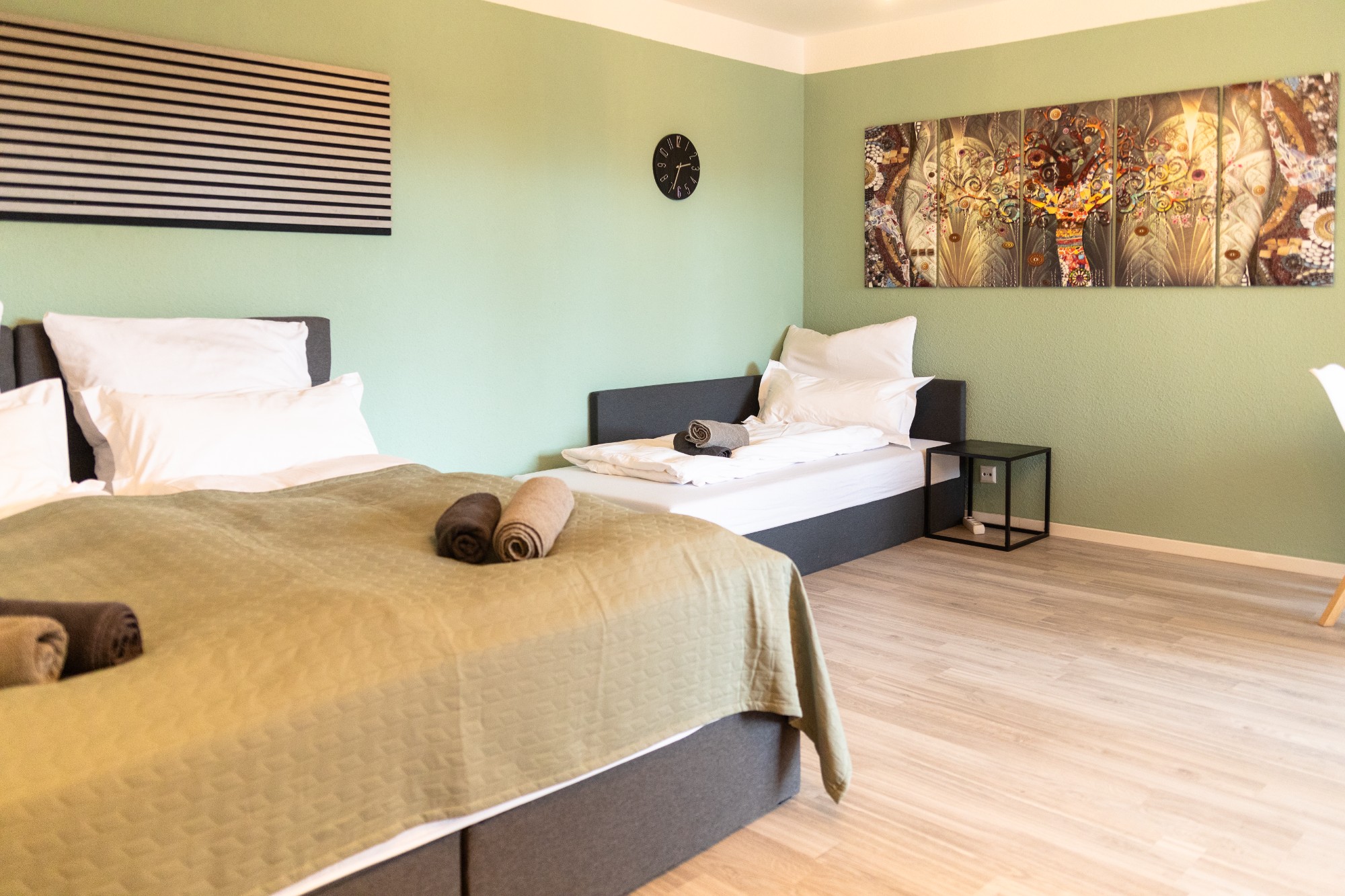 Home Shanti Leipzig - Schlafbereich mit zwei Betten